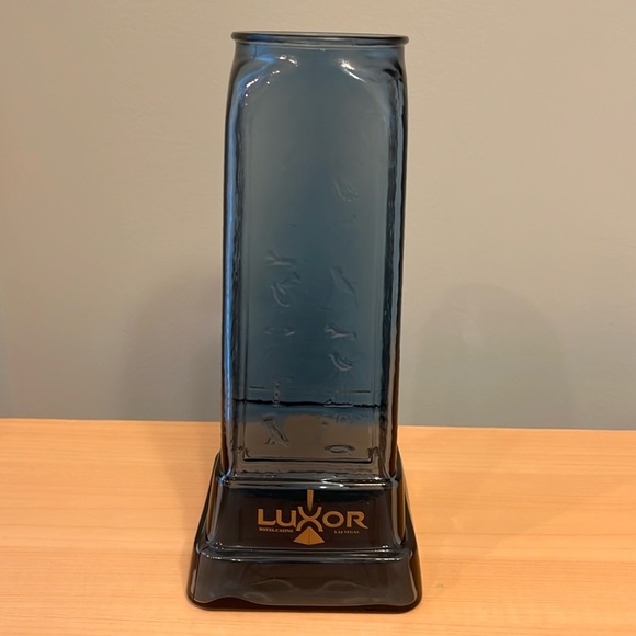 Other - Luxor Casino Hotel  Las Vegas Blue Egyptian Obelisk Drinking Glass 36 OZ